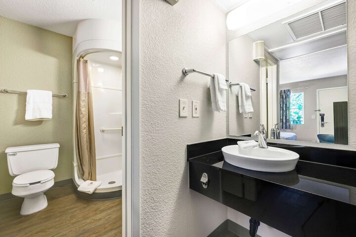 Motel 6 Issaquah WA - Seattle - East