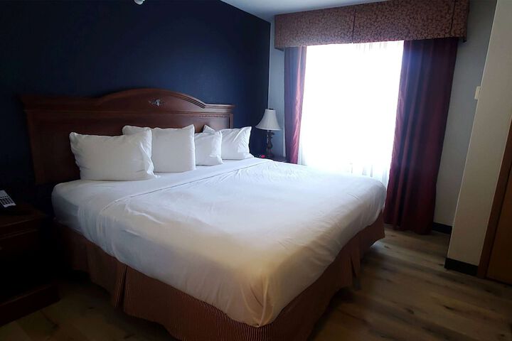 Room 32 of 47