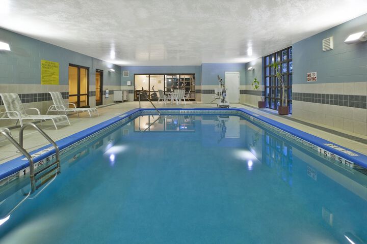 Holiday Inn Express & Suites Milford by IHG