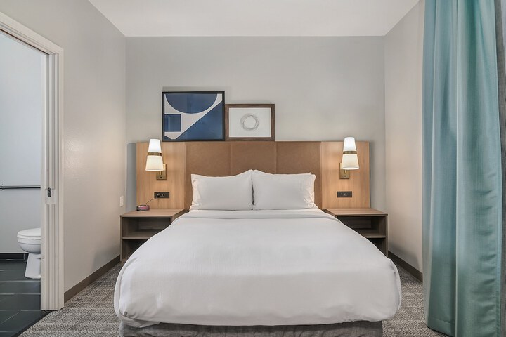 Staybridge Suites University Area by IHG