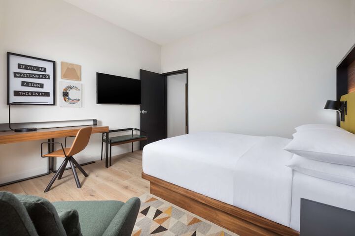 Room 16 of 79