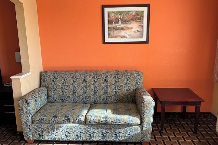 Executive Inn & Suites