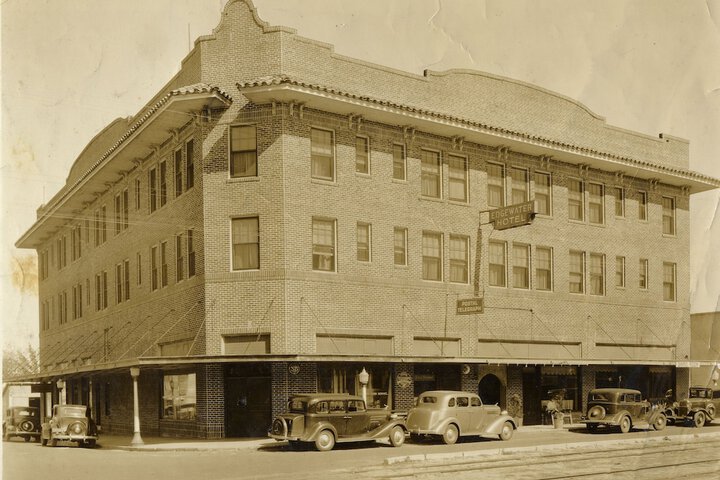 Hotel 2 of 77