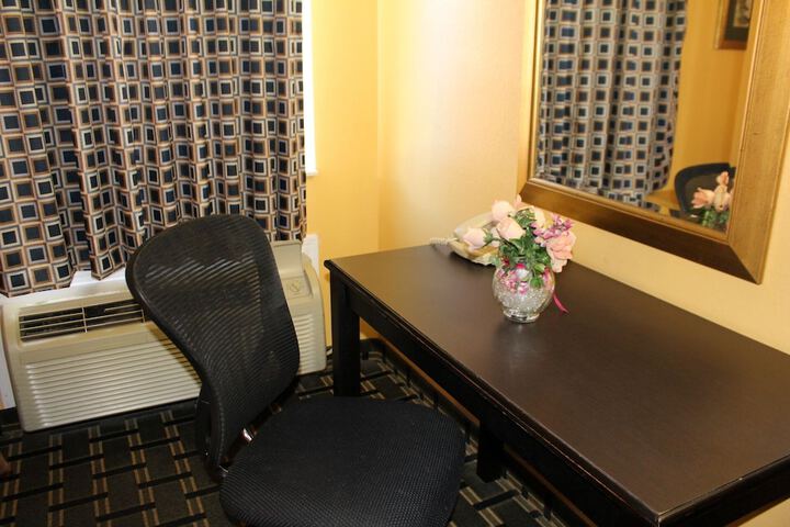 Room 17 of 39