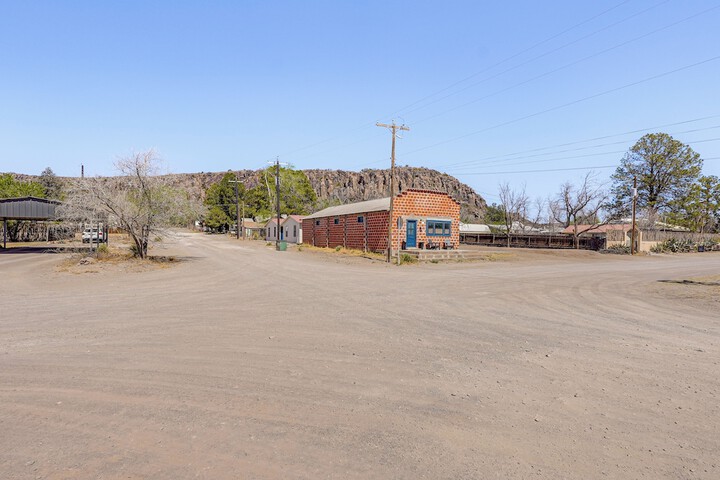 4 Mi to Davis Mountains State Park: Family Retreat