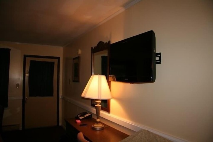Room 9 of 13