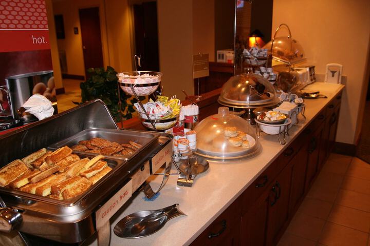 Dining 18 of 21
