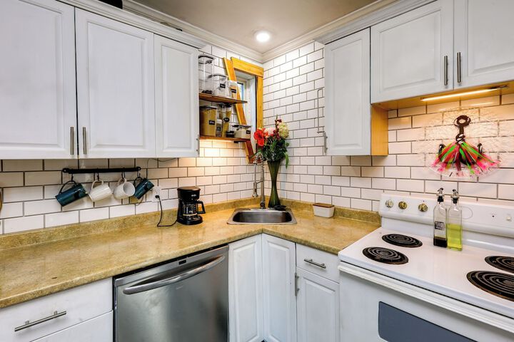 Delta Junction Rental w / Shared Pool & Hot Tub!