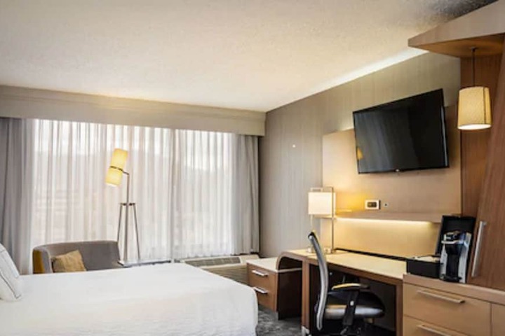 Room 10 of 26