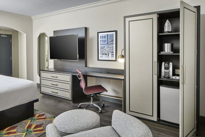 Room 16 of 43