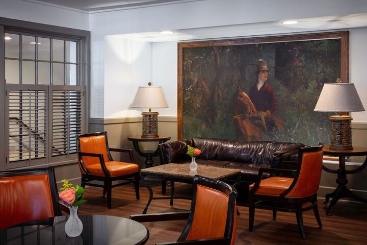 Lounge 58 of 74