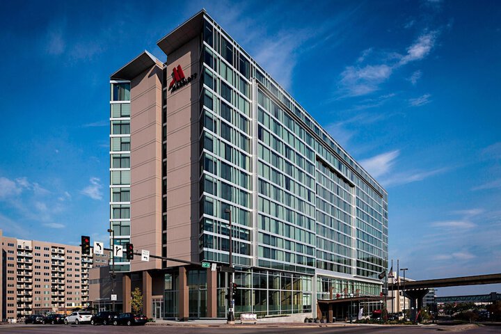 Hotel 2 of 102