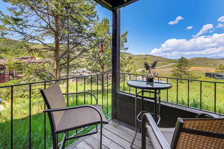Ski-in / out Granby Ranch Condo w/ Balcony!