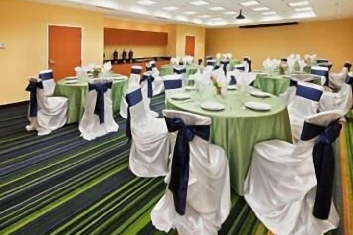 Ballroom/Hall 27 of 31