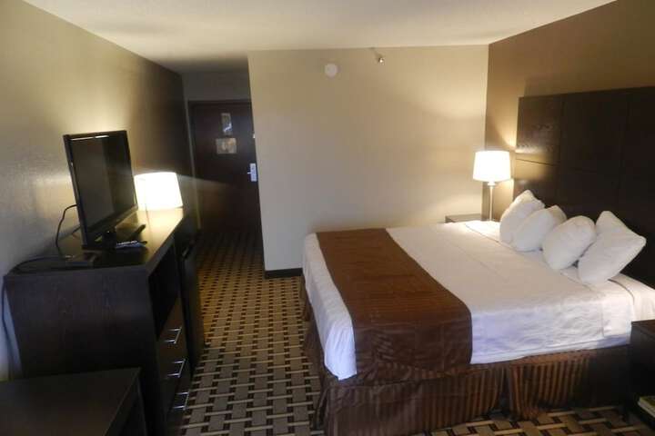 Room 16 of 28