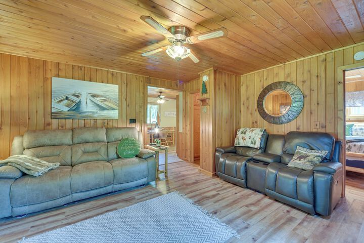 Grill & Fire Pit: Waterfront Cameron Retreat!