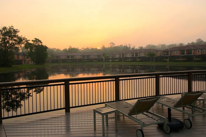 Sundeck 30 of 32