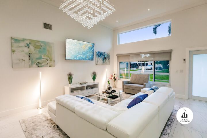 Stylish Aventura Home With Pool on Intercostal