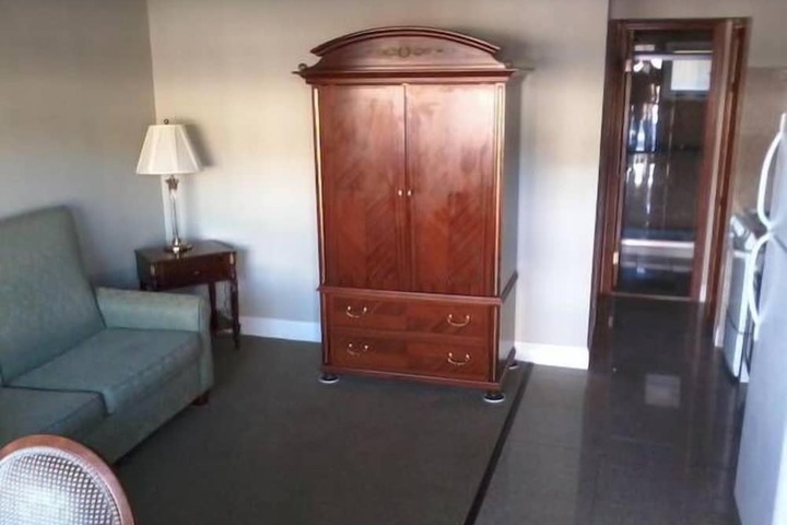 Room 13 of 36