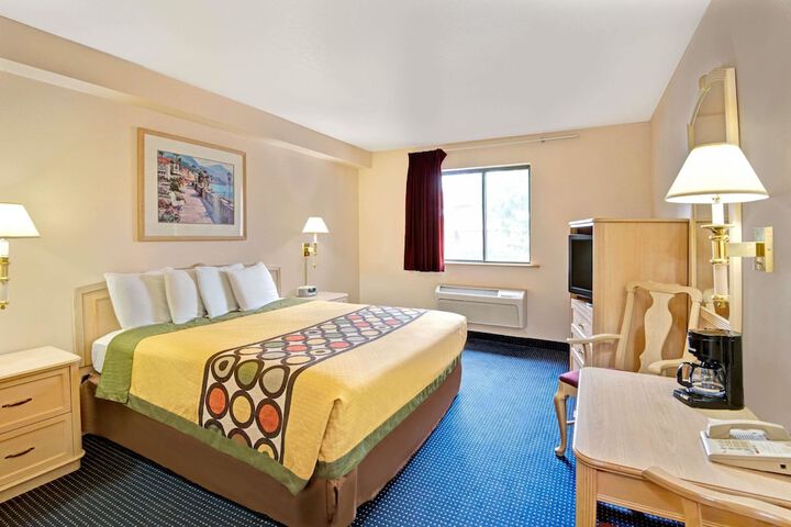 Room 9 of 11