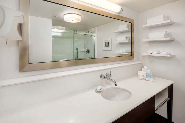Hampton Inn & Suites Seattle-North / Lynnwood