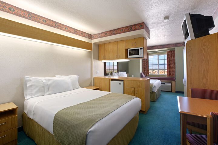 Room 4 of 25