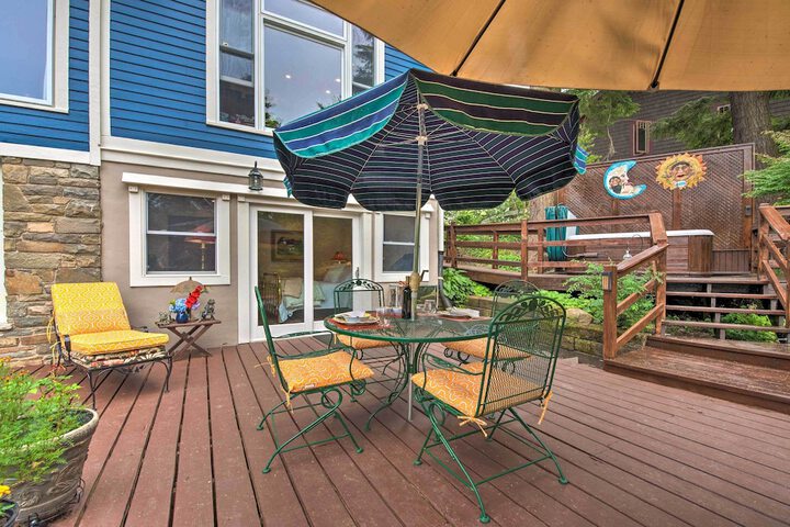 Lakefront Poconos Retreat w / Hot Tub Near Hiking!