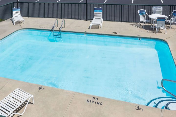 Pool 4 of 14