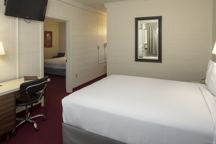 Room 35 of 46