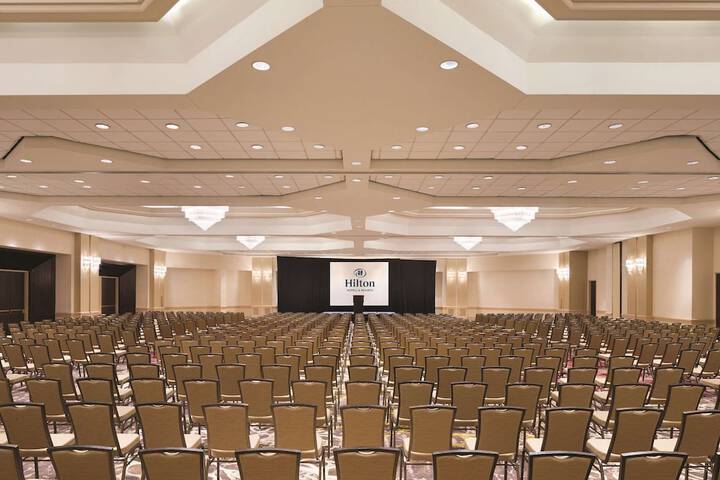 Hilton East Brunswick Hotel & Executive Meeting Center
