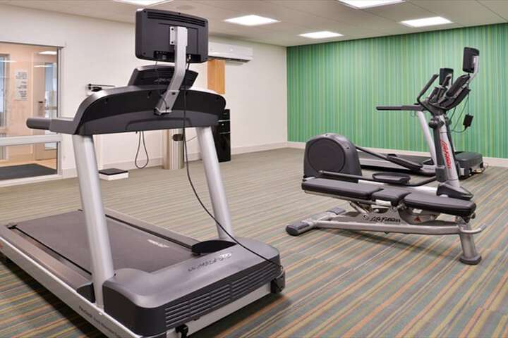 Holiday Inn Express & Suites Parkersburg East by IHG