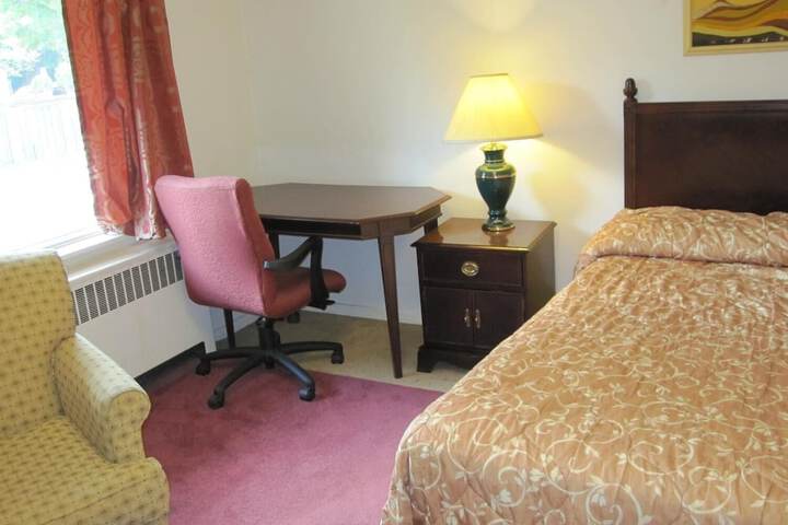 Room 4 of 16