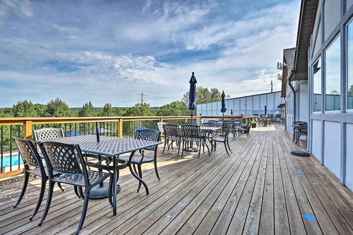 Pools Hot Tub & More: Bushkill Mountain Getaway!