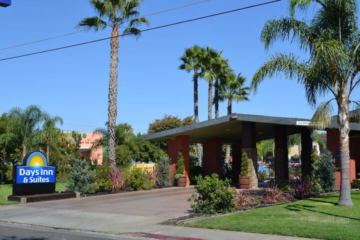 Days Inn & Suites by Wyndham Lodi