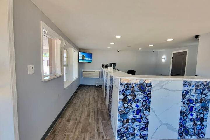 Budget Inn & Suites