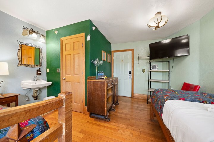 Room 30 of 38