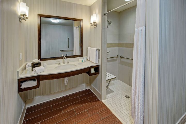 Room 16 of 33