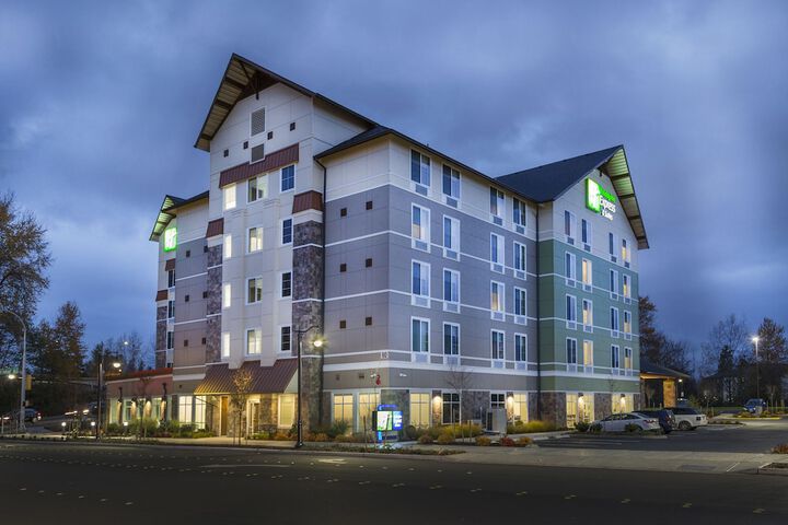 Holiday Inn Express & Suites Seattle South - Tukwila by IHG
