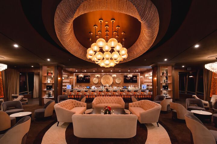 Lounge 34 of 62