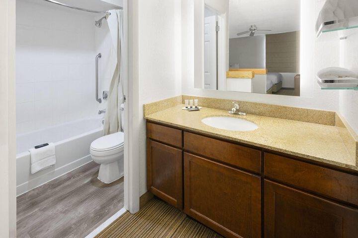 Tysons Corner Suites a Baymont by Wyndham