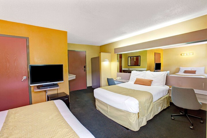 Room 13 of 20