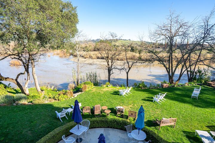 The River Belle Inn