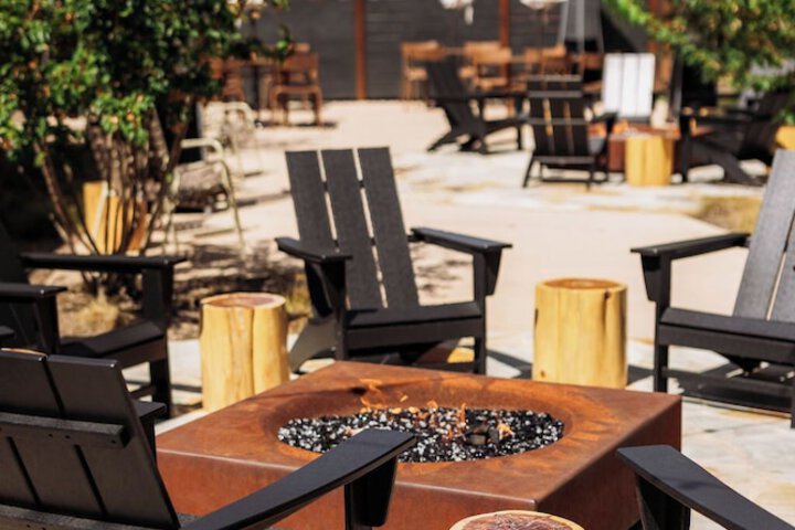 Rhodes Motor Lodge