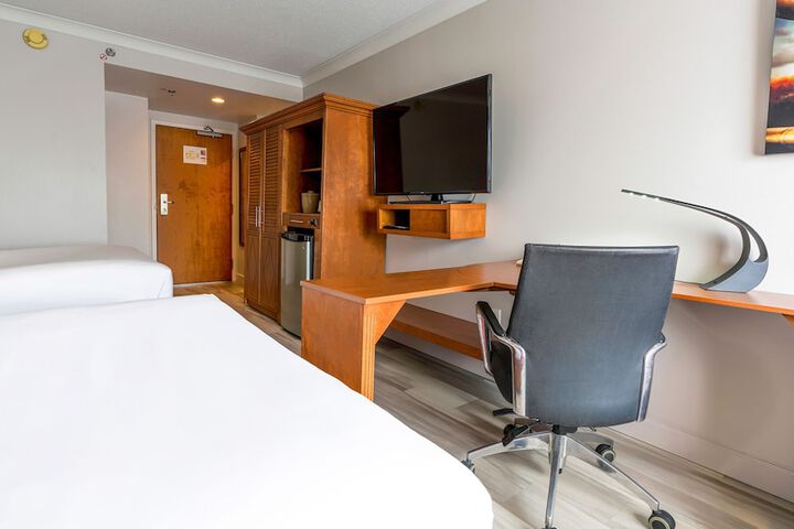 Room 32 of 47