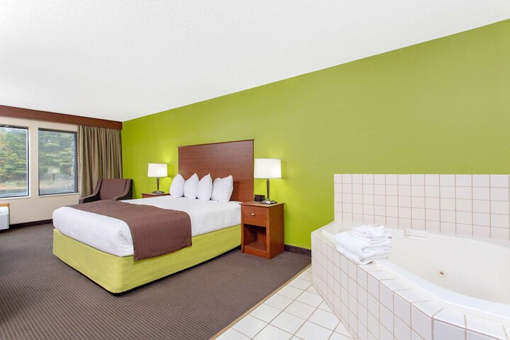 Room 10 of 29