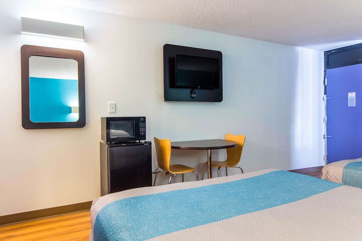 Room 9 of 25