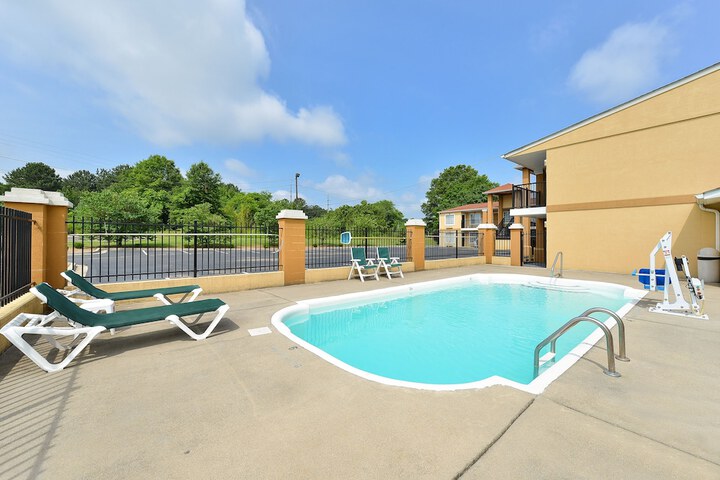 Pool 4 of 65