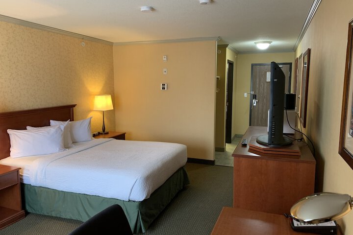 Merit Hotel & Suites
