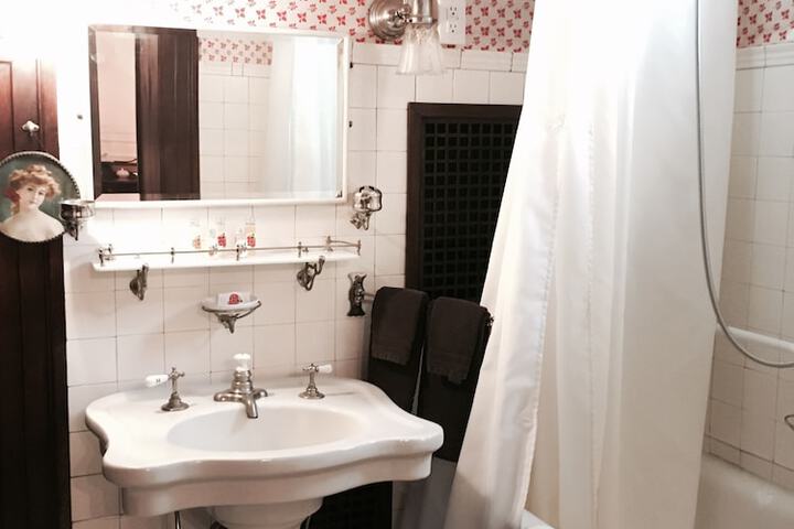 Room 12 of 23