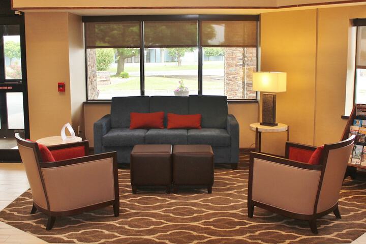 Comfort Inn & Suites West Springfield